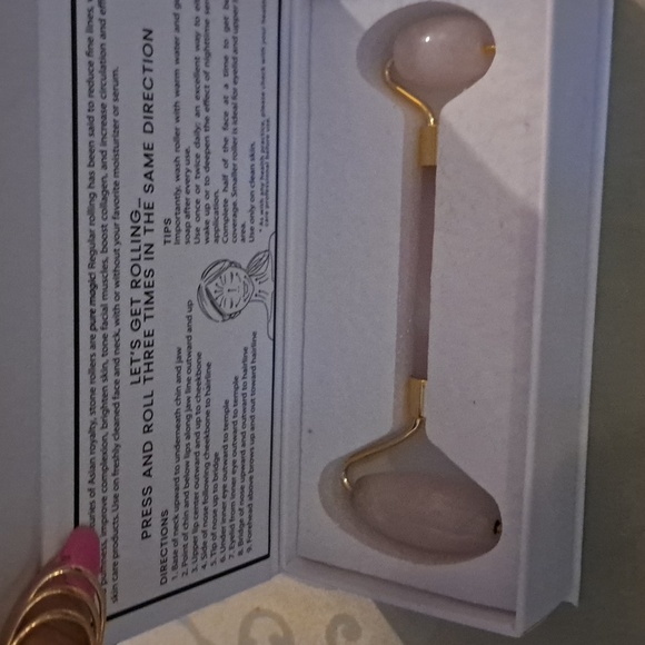 Rose Quartz Facial Roller - Picture 4 of 4